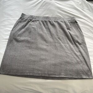 Lands’ End Plus Size Grey Houndstooth Skirt